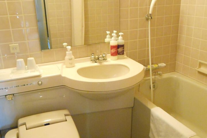 Room 12 of 20