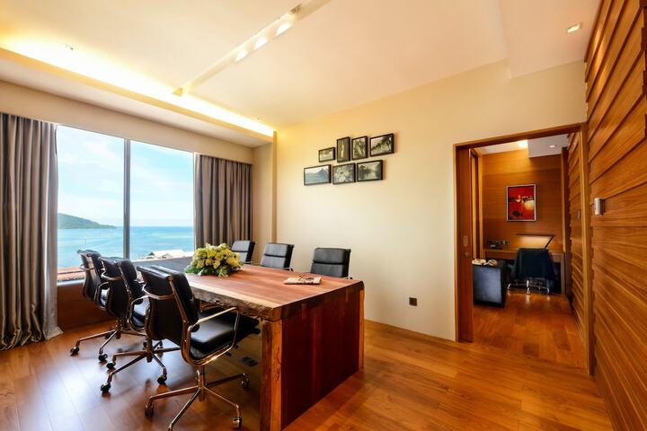 Room 30 of 77
