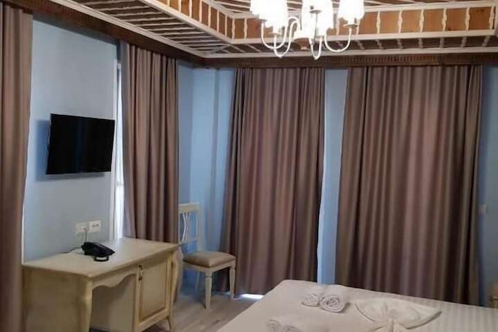 Room 8 of 79