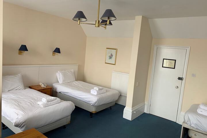 Room 7 of 27
