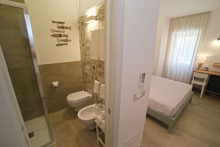 Room 9 of 13