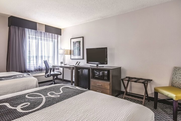 2 Double Beds (7 of 19)