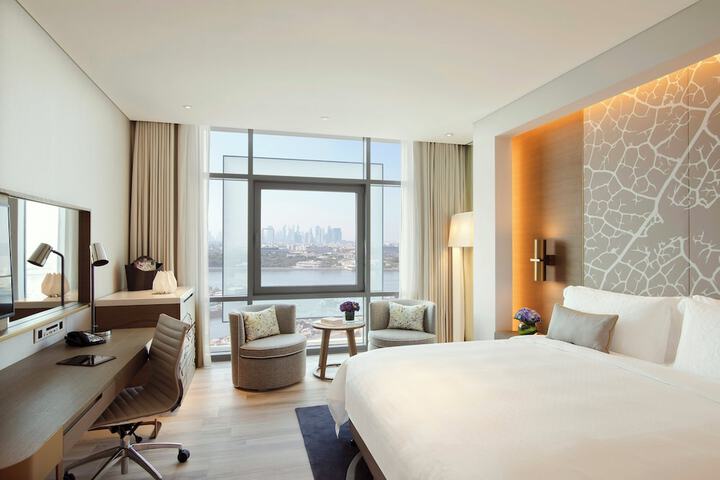 Room 34 of 170