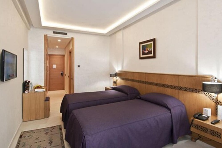Room 13 of 39