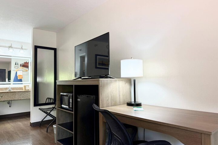 Room 17 of 25