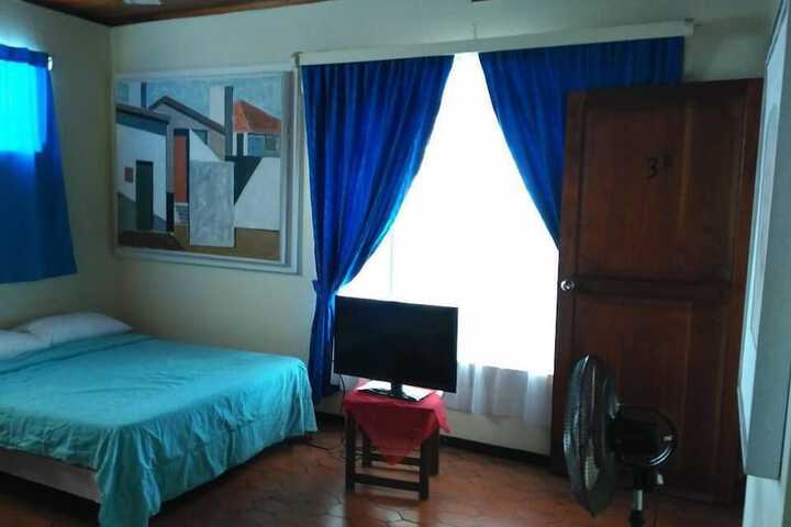 Room 10 of 37