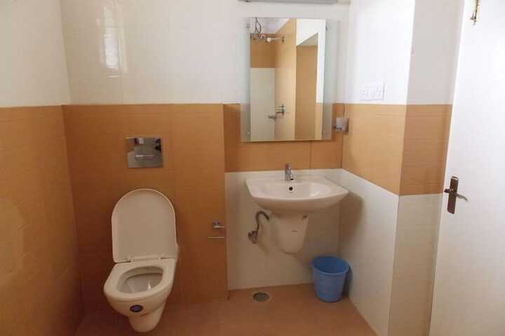 Room 4 of 13