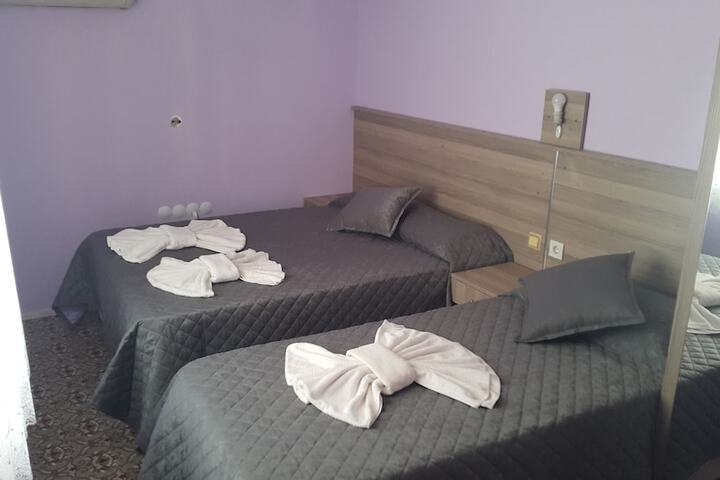 Room 6 of 50
