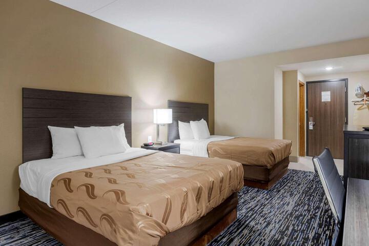 2 Queen Beds (6 of 6)