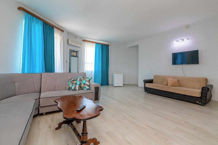Room 14 of 24