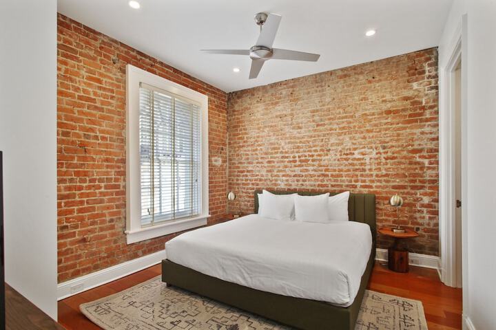Room 32 of 146