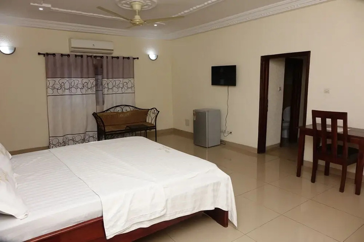 Room 5 of 19