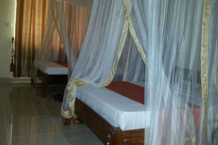 Room 6 of 18