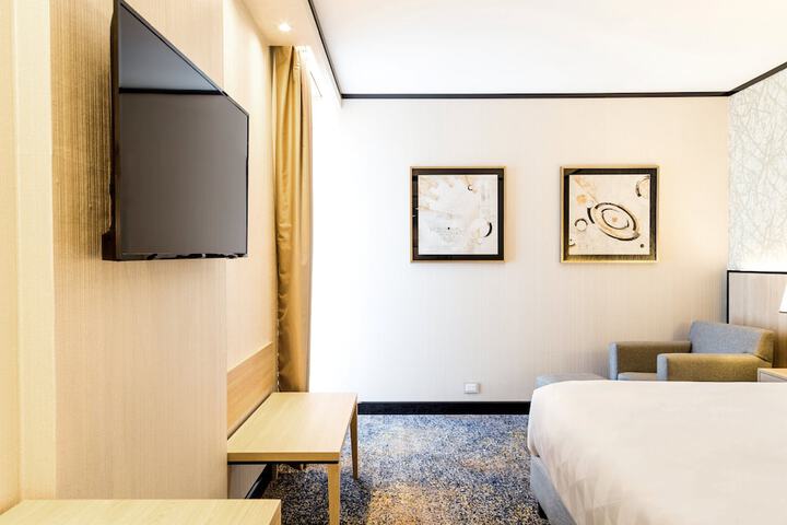 Room 13 of 89