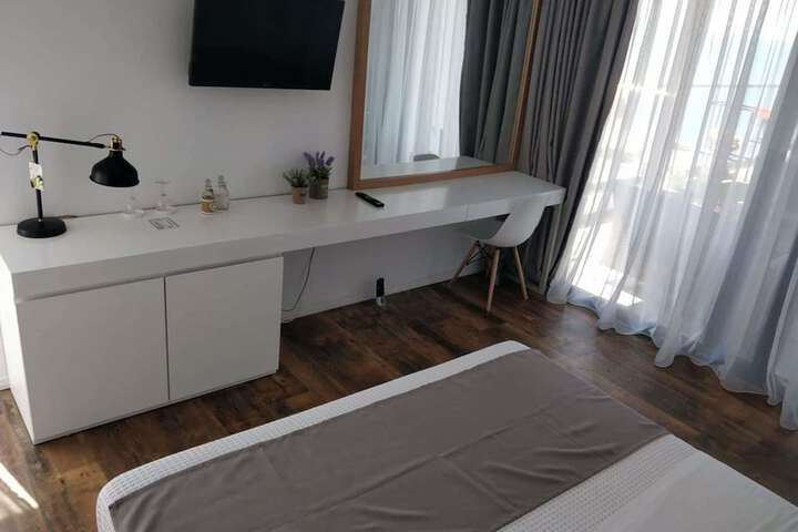 Room 16 of 72