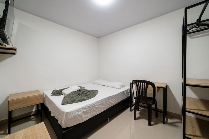 Room 5 of 122