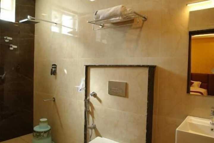 Room 7 of 10