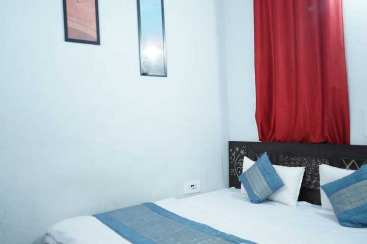 Room 3 of 9
