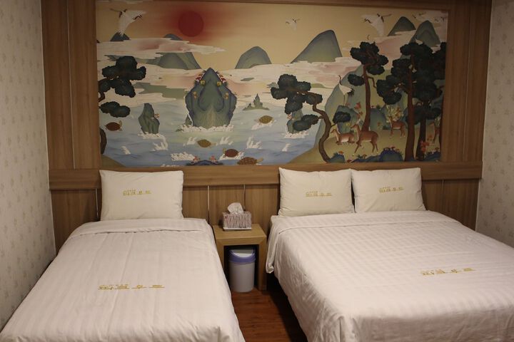 Room 5 of 78