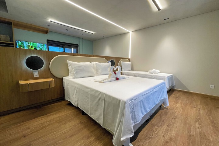 Room 53 of 102