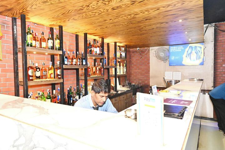 Lounge 50 of 61