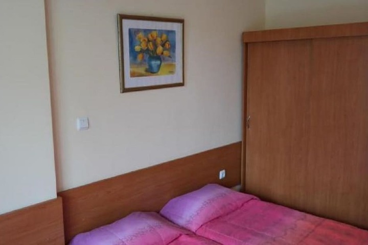 Room 3 of 49