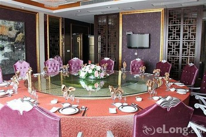 Dining 10 of 75