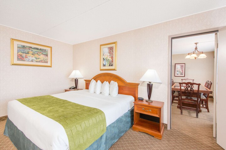 Room 32 of 41