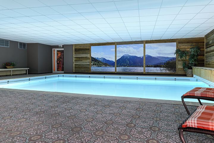 Hotel Pool