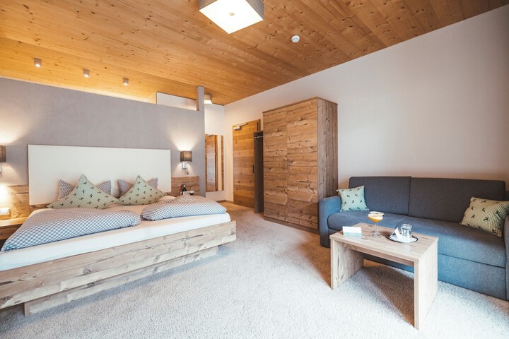 Room 12 of 48