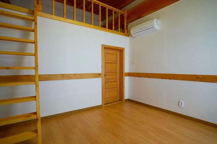 Room 3 of 73