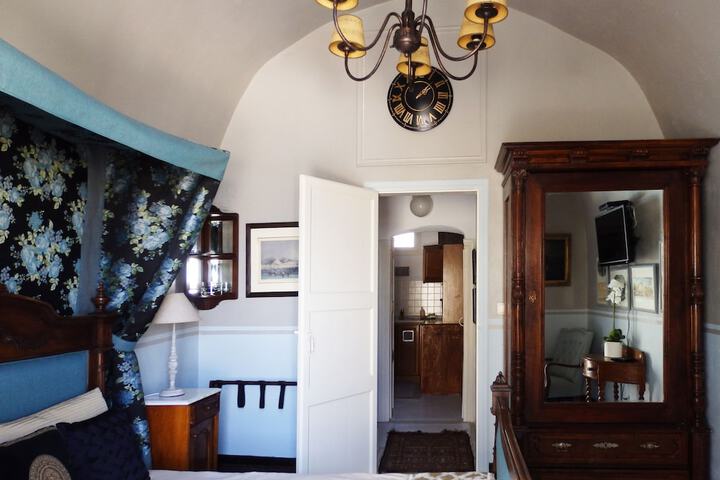 Room 16 of 142