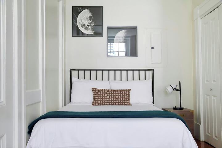 Room 4 of 33