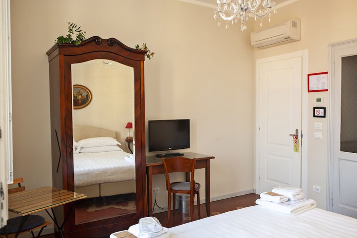 Room 8 of 34