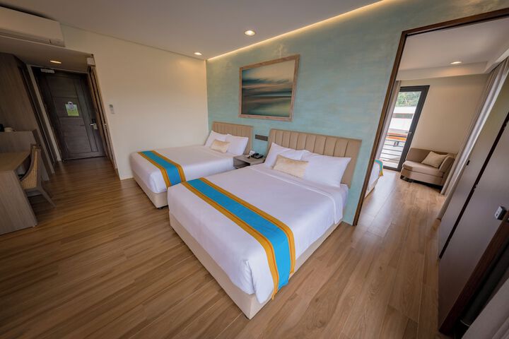 Room 9 of 33