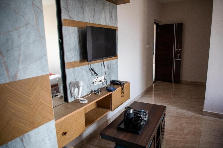 Room 10 of 16