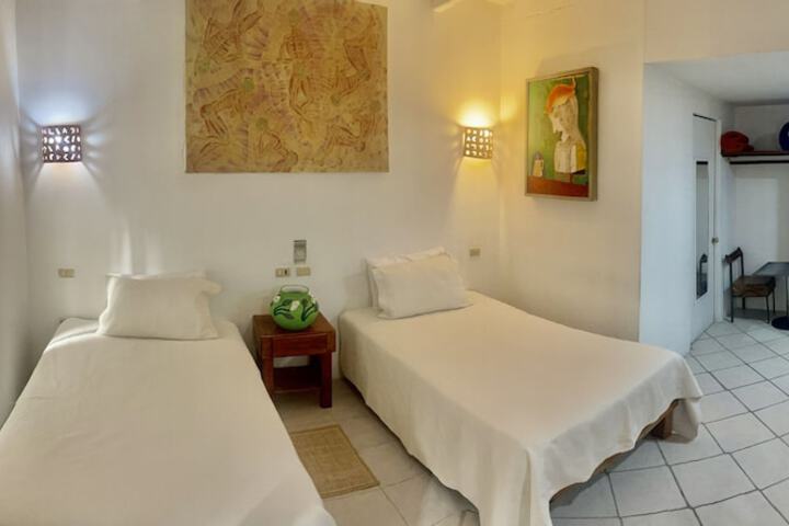 Room 6 of 27