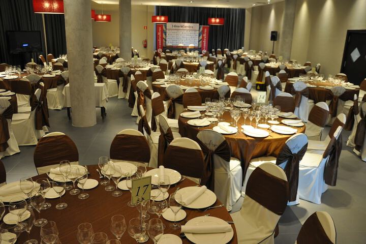 Ballroom/Hall 25 of 39