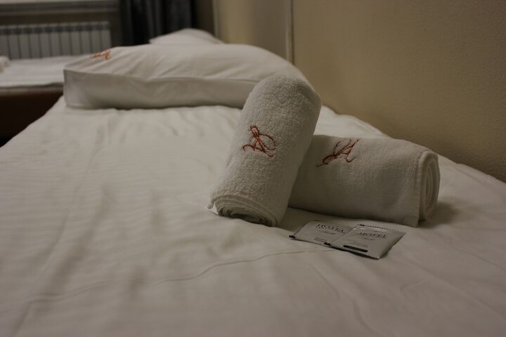 Room 6 of 27