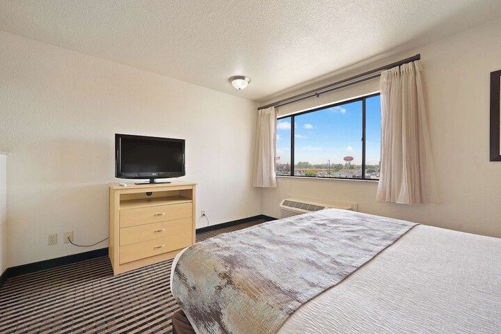 2 Queen Beds High Speed Internet Accessible Microwave and Refrigerator Safe Full Breakf (15 of 34)