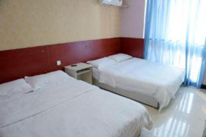 Room 7 of 8