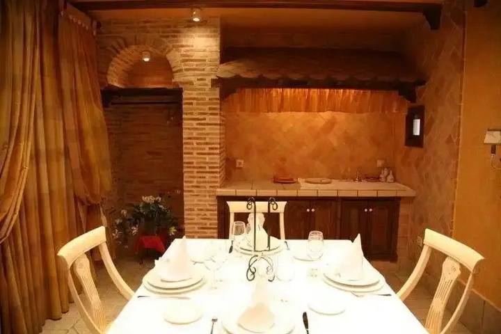 Dining 3 of 8