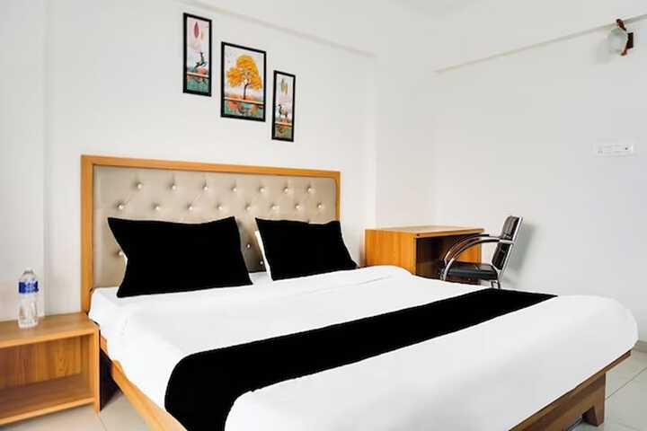 Room 9 of 28