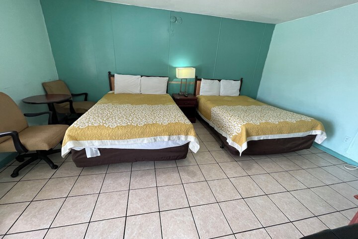 Standard Double Room (5 of 6)