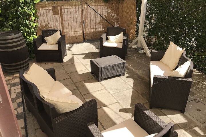 Lounge 19 of 48