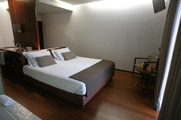 Room 9 of 31