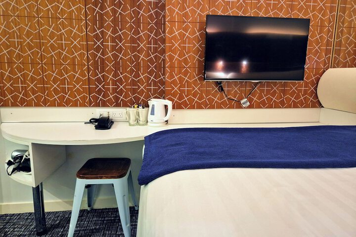 Room 9 of 92