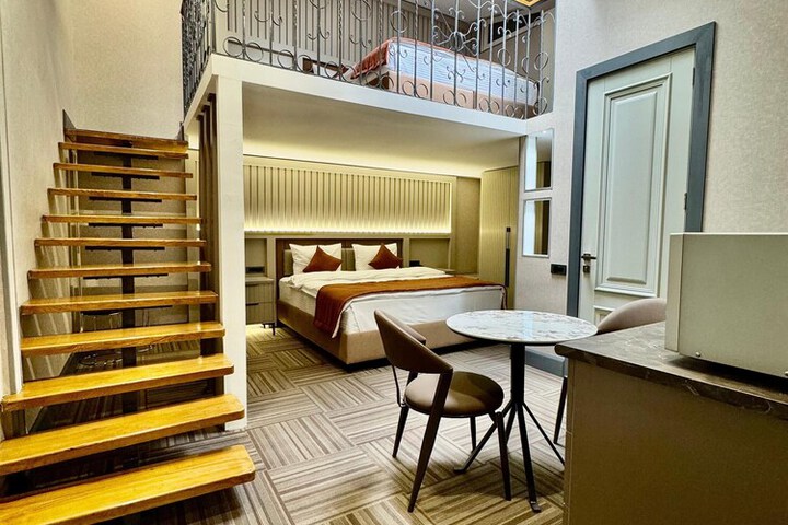 Room 10 of 30