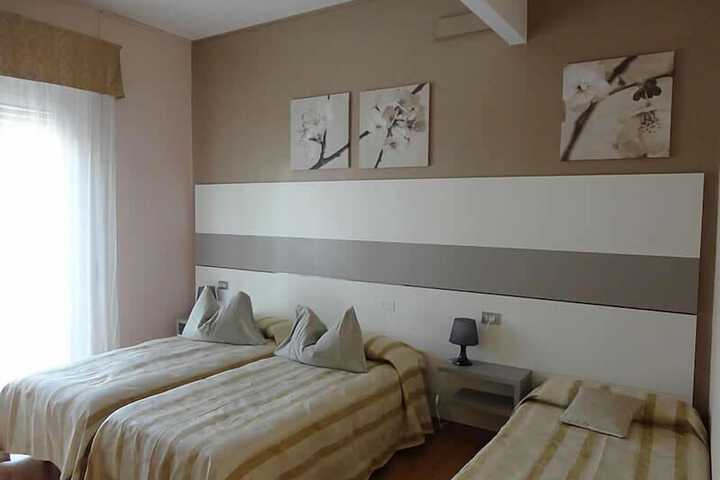 Room 11 of 61