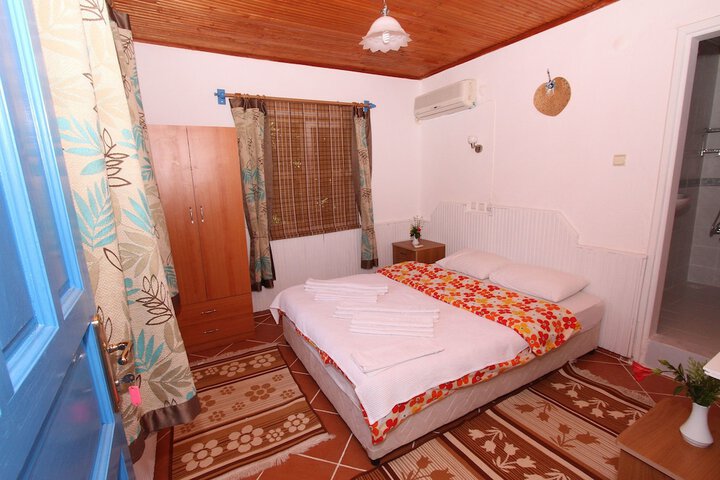 Room 5 of 33